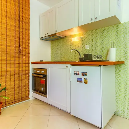 Διαμέρισμα With Shared Garden 3 Min Walk To The