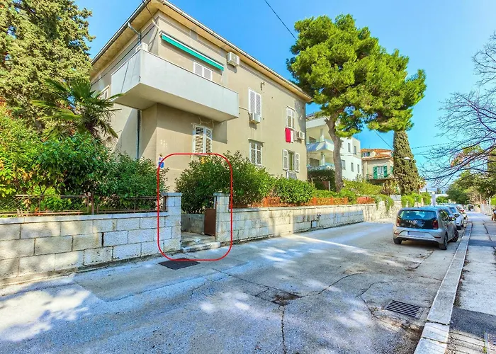 Apartmán With Shared Garden 3 Min Walk To The