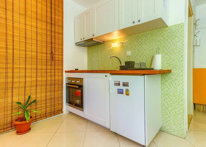 Apartmán With Shared Garden 3 Min Walk To The