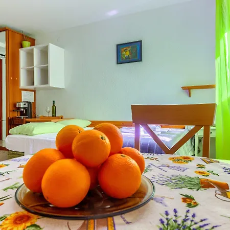 Appartamento With Shared Garden 3 Min Walk To The