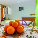 With Shared Garden 3 Min Walk To The *