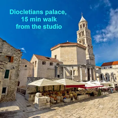 With Shared Garden 3 Min Walk To The Appartement