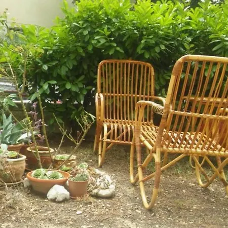 Apartamento With Shared Garden 3 Min Walk To The *