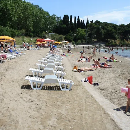 Apartamento With Shared Garden 3 Min Walk To The