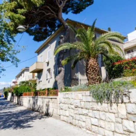 With Shared Garden 3 Min Walk To The Apartamento *