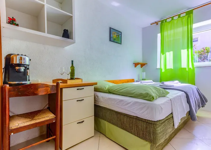 شقة With Shared Garden 3 Min Walk To The *