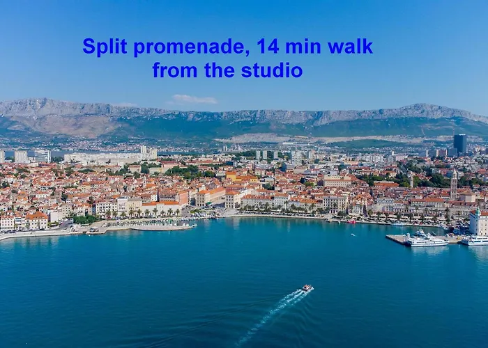 With Shared Garden 3 Min Walk To The شقة