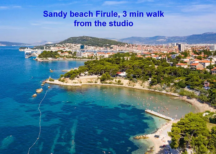 With Shared Garden 3 Min Walk To The شقة *