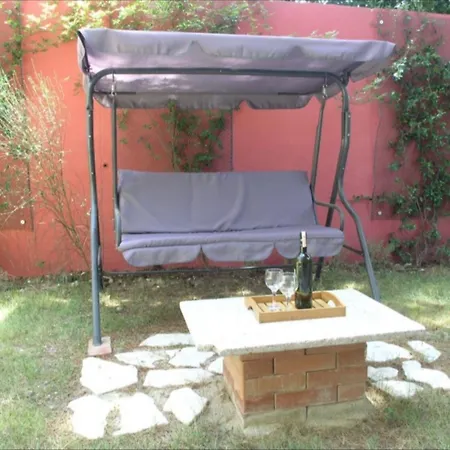 With Shared Garden 3 Min Walk To The *